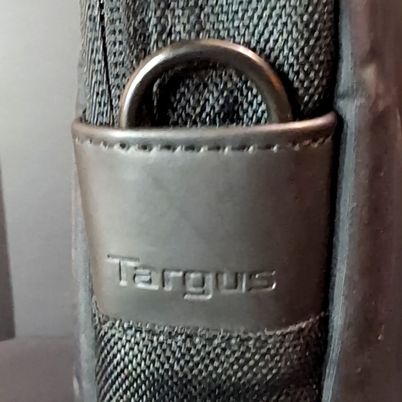 Targus Men's Black Slim Office Laptop Slip case. - Picture 4 of 14